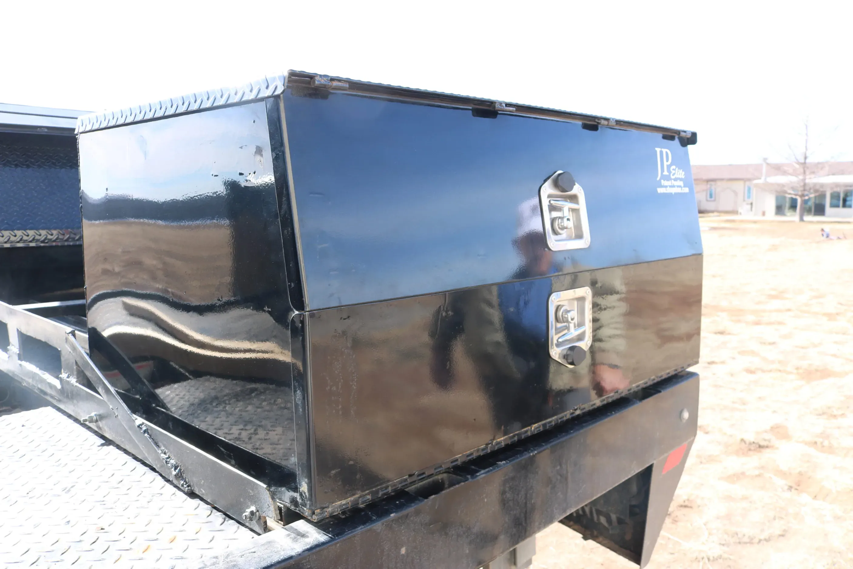 Shop-N-Box™ JP Elite Super 40 truck toolbox key features showing 40x21x25 dimensions and storage drawer