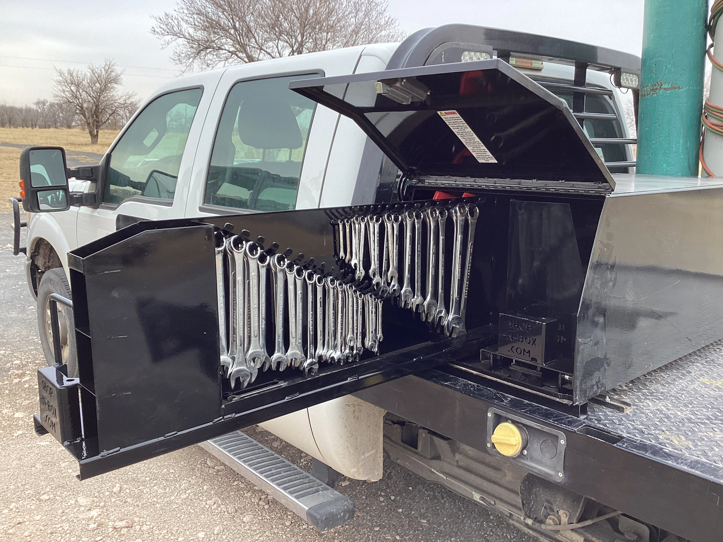 2 - 65B Model Toolbox three-tier shelving storage