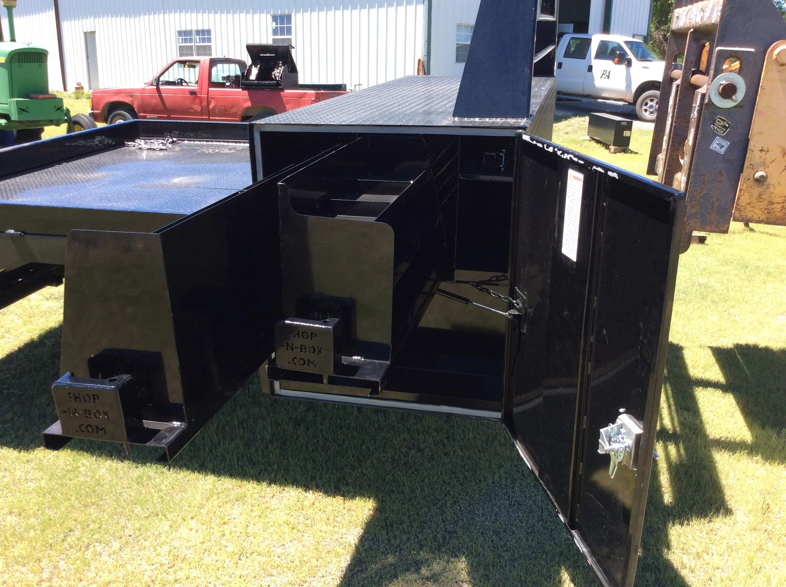 Shop-N-Box Gen 1 flatbed with integrated parts bin storage