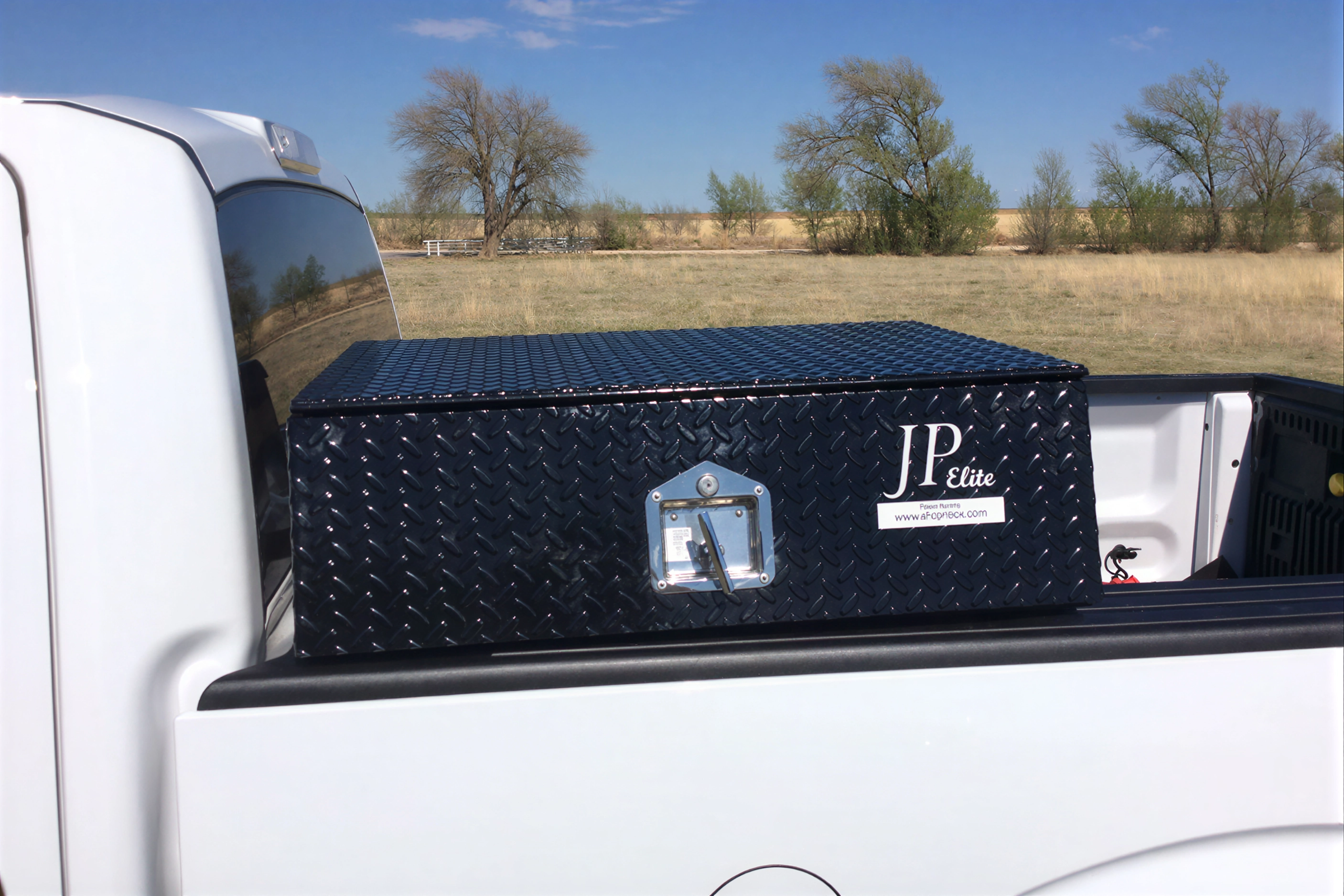 JP Elite 40 toolbox with 14 gauge diamond plate hard top